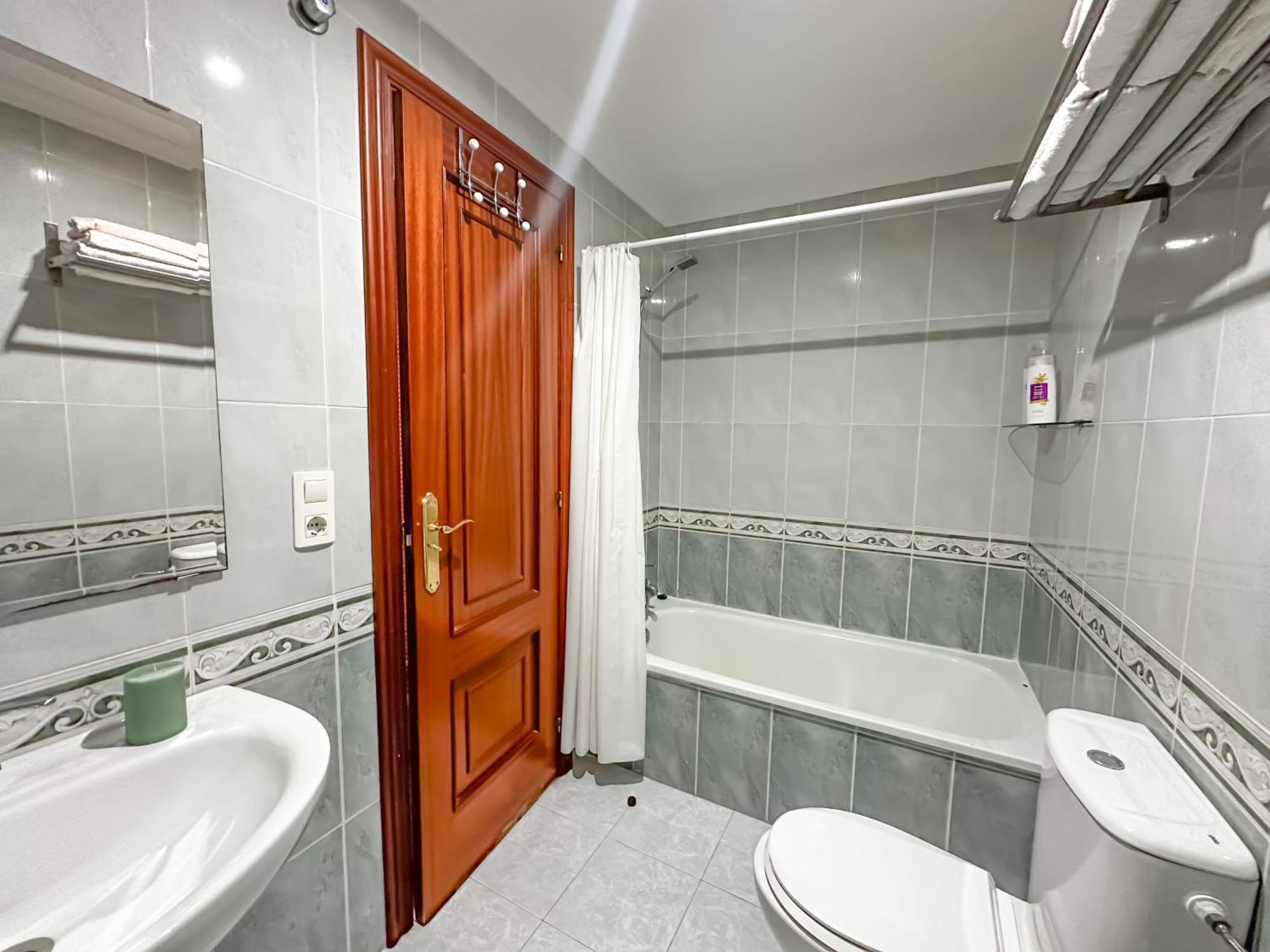 Apartamento Completo, Amplio, Muy Iluminado Y Con Plaza De Garaje Incluida. О Грове Екстериор снимка